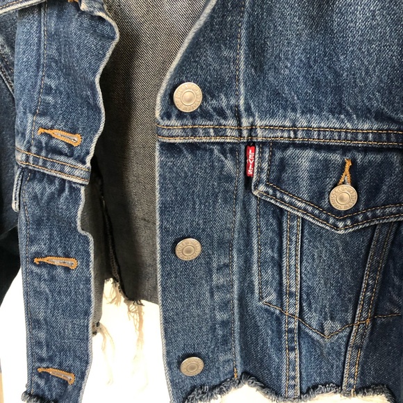Vintage Levi’s cropped jean jacket - Picture 5 of 7